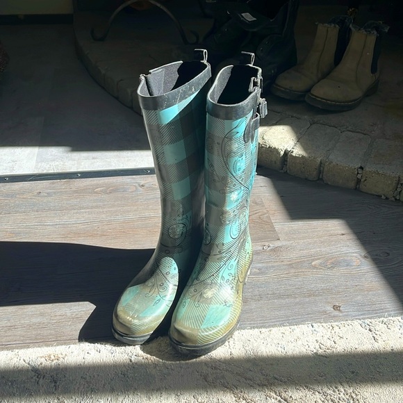 Pattern  rubber boots, size US eight ladies - Picture 1 of 3